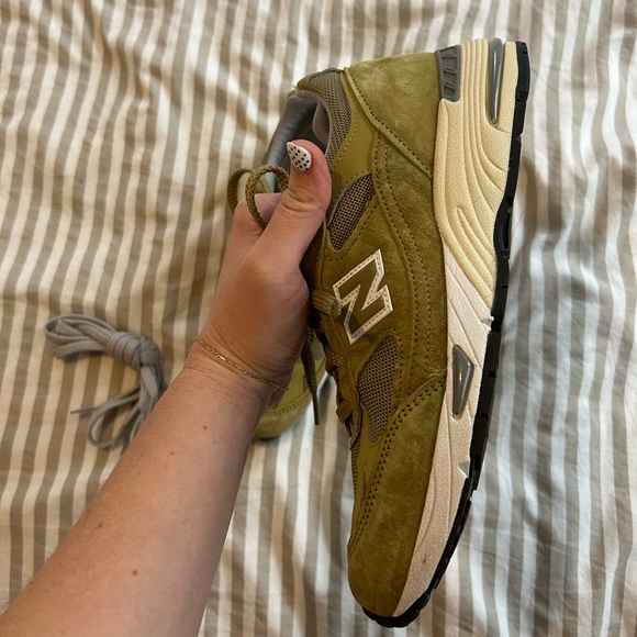 New Balance Specialty Green Suede 991s - Picture 5 of 7
